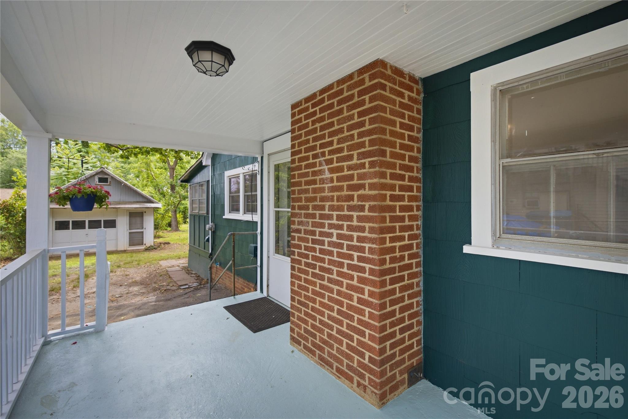 1909 2nd Avenue SW — Hickory