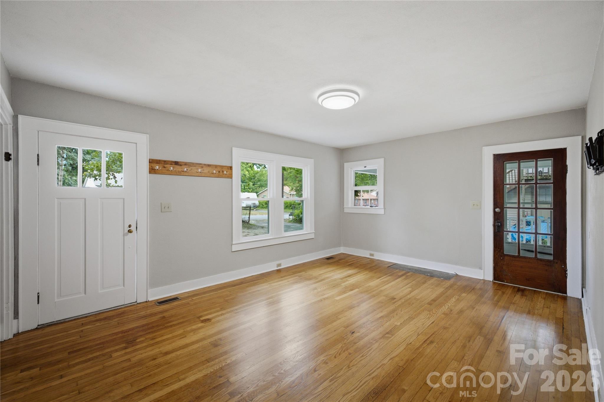 1909 2nd Avenue SW — Hickory