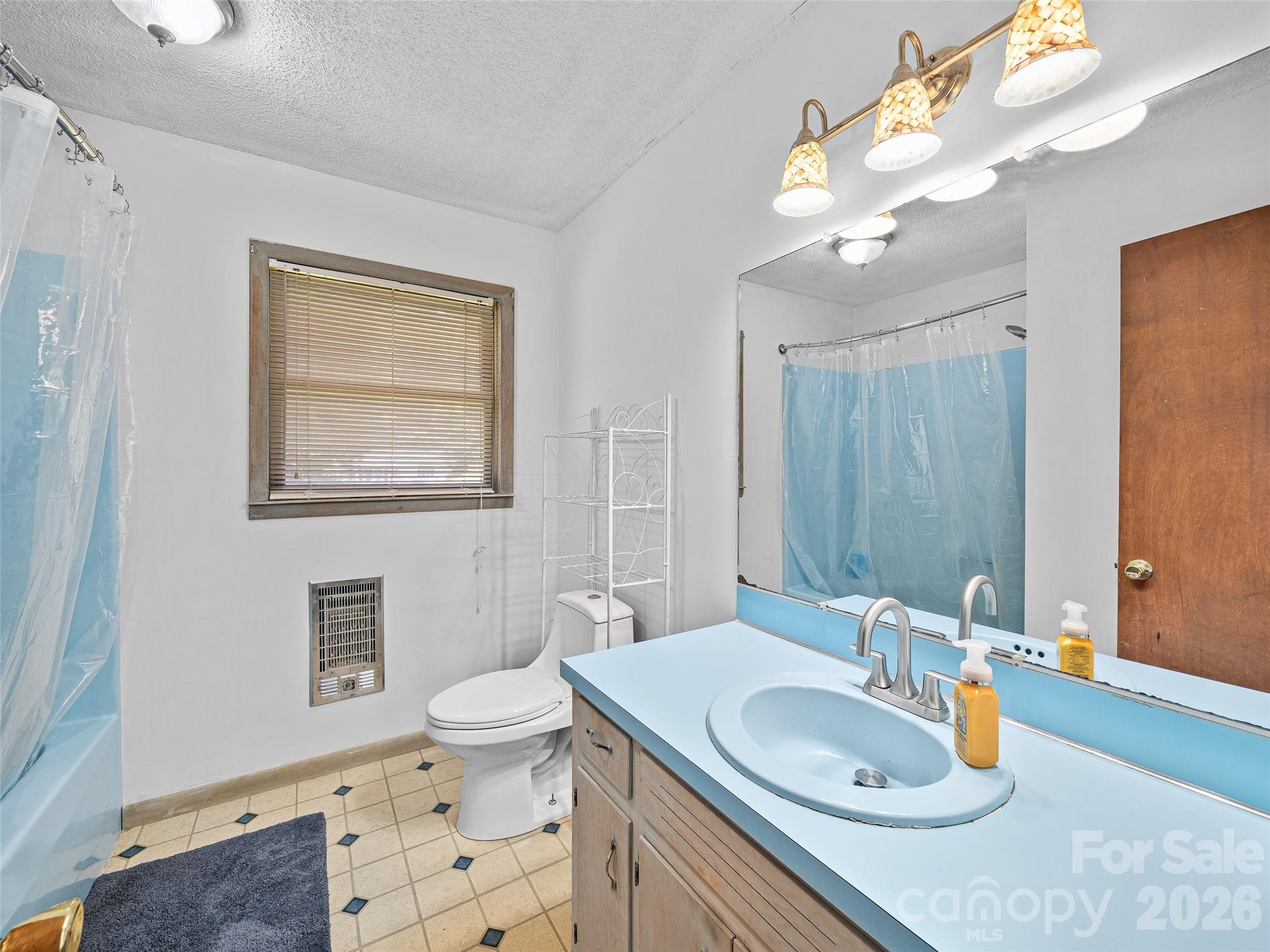 115 Hollifield Street — Spruce Pine