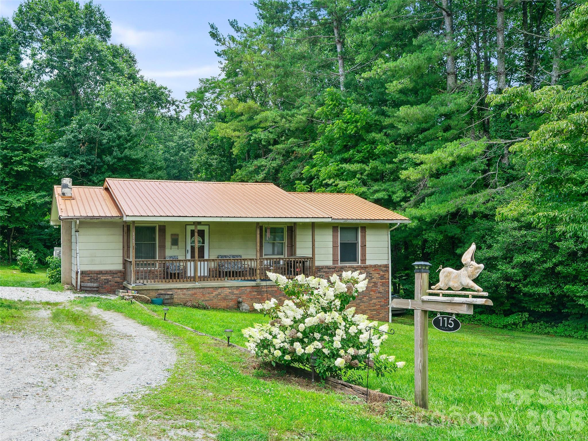 115 Hollifield Street — Spruce Pine