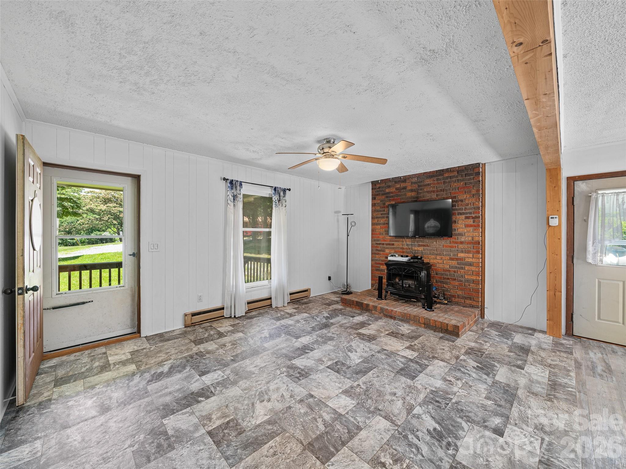115 Hollifield Street — Spruce Pine