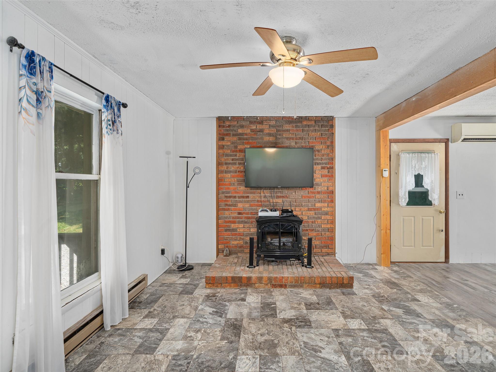 115 Hollifield Street — Spruce Pine