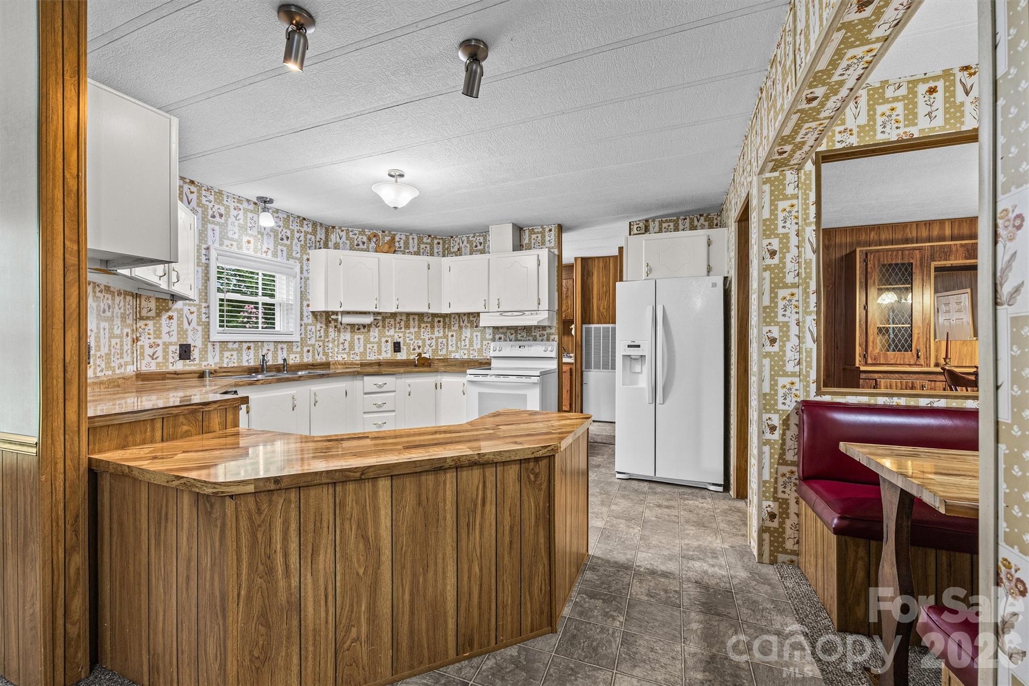 2071 Chameleon Road #156 — York