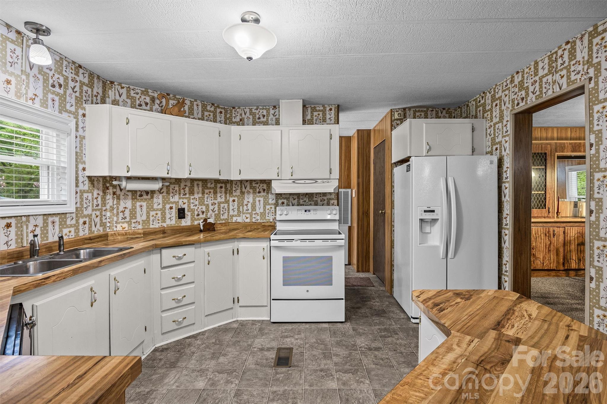 2071 Chameleon Road #156 — York