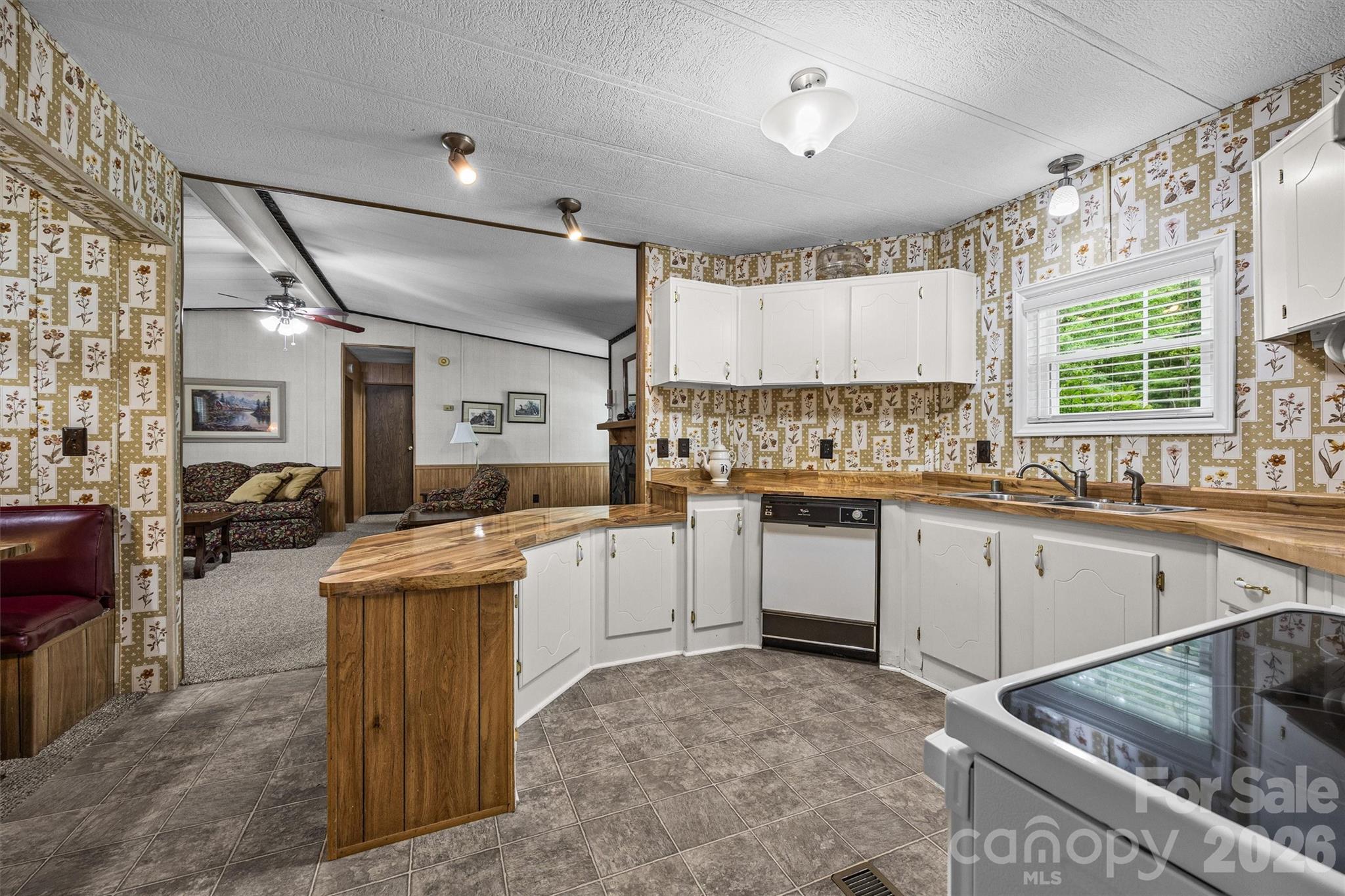 2071 Chameleon Road #156 — York