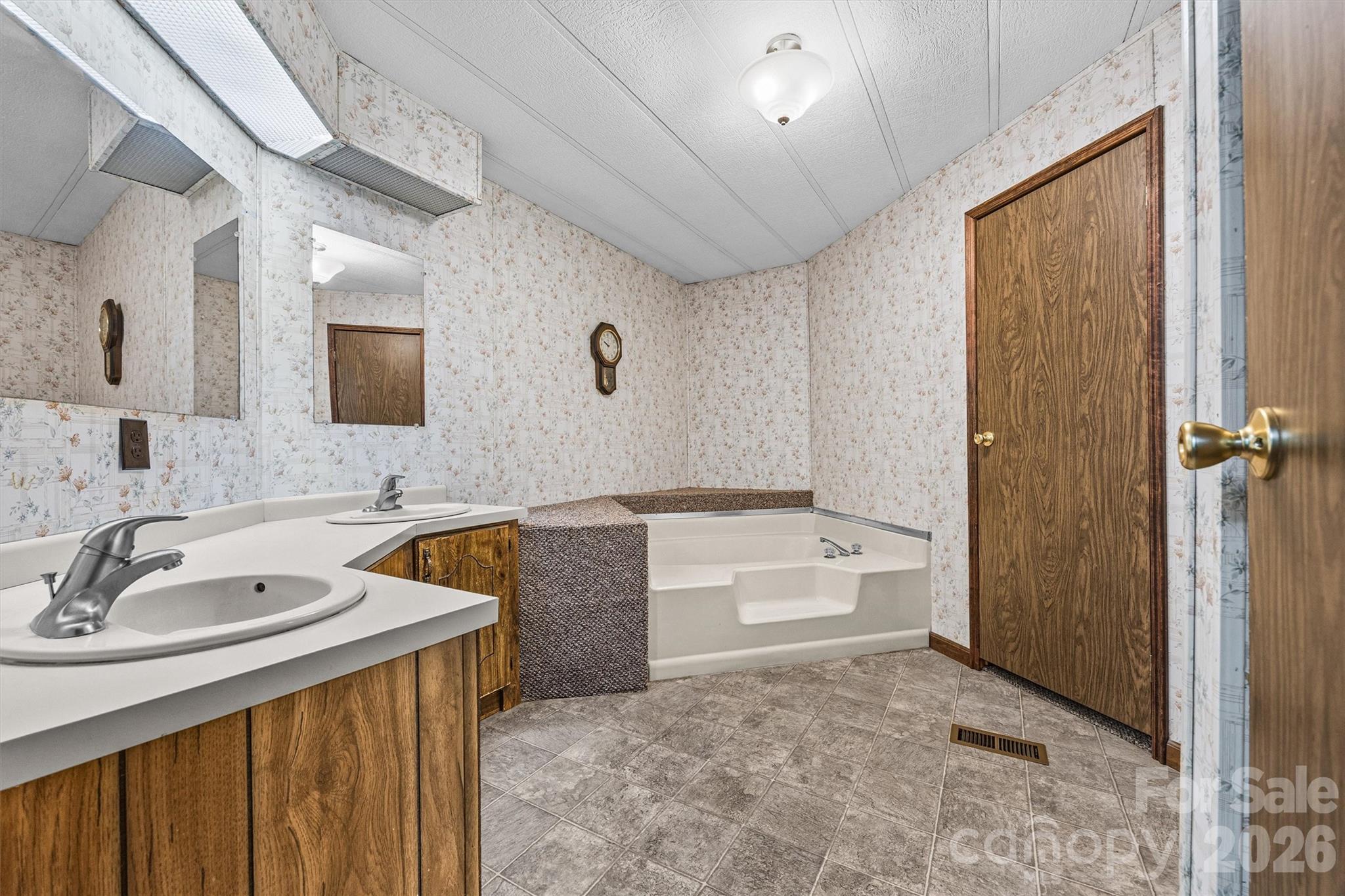2071 Chameleon Road #156 — York