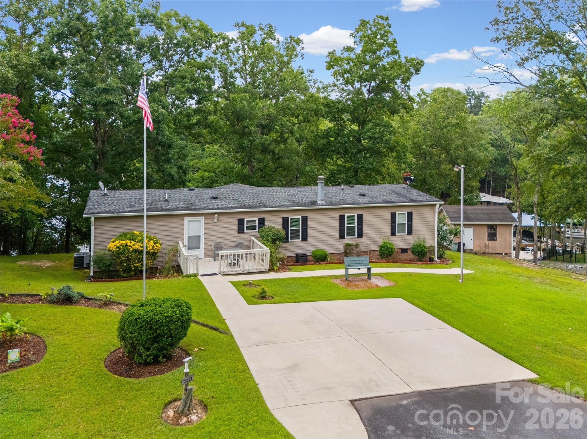 2071 Chameleon Road #156 — York