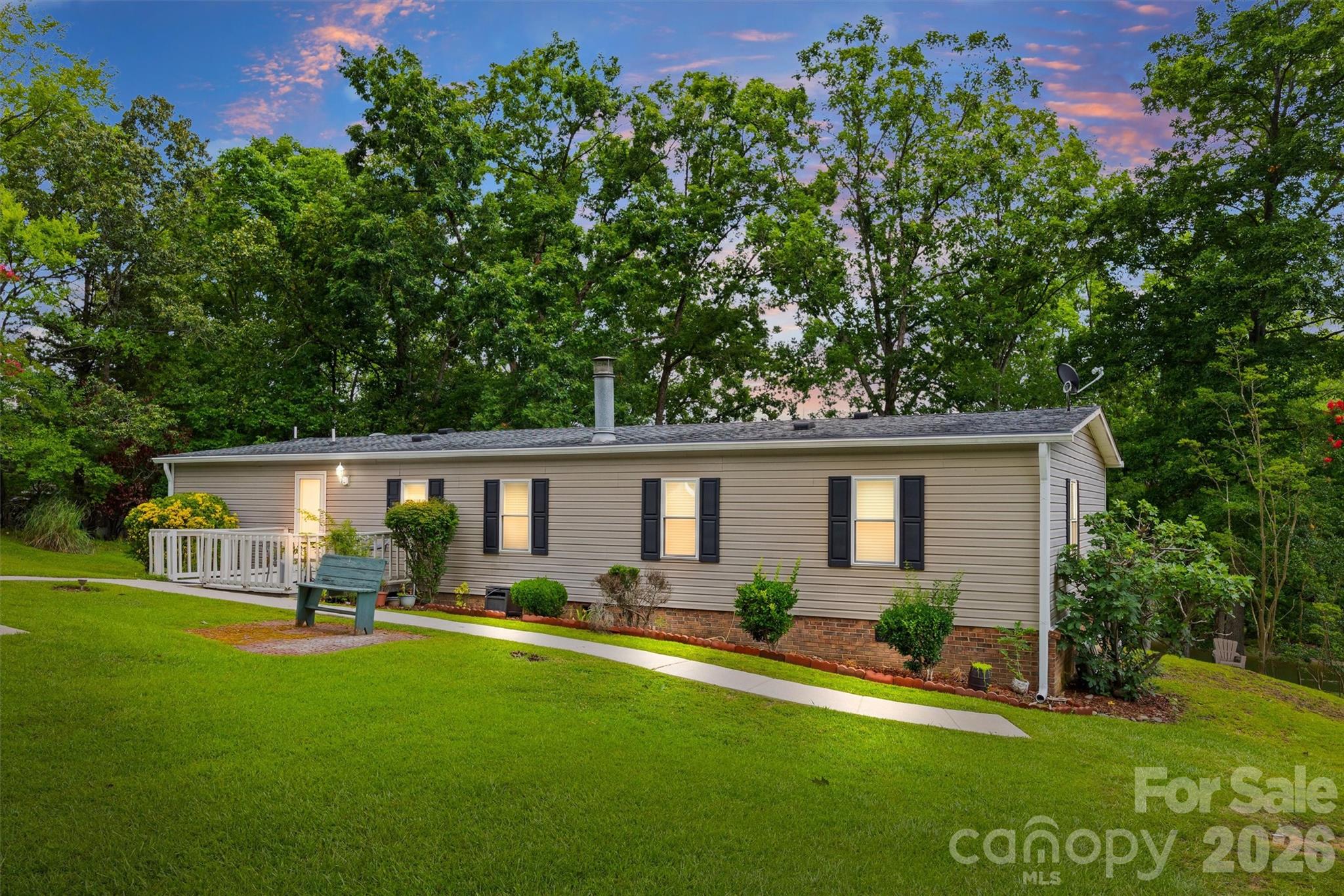 2071 Chameleon Road #156 — York