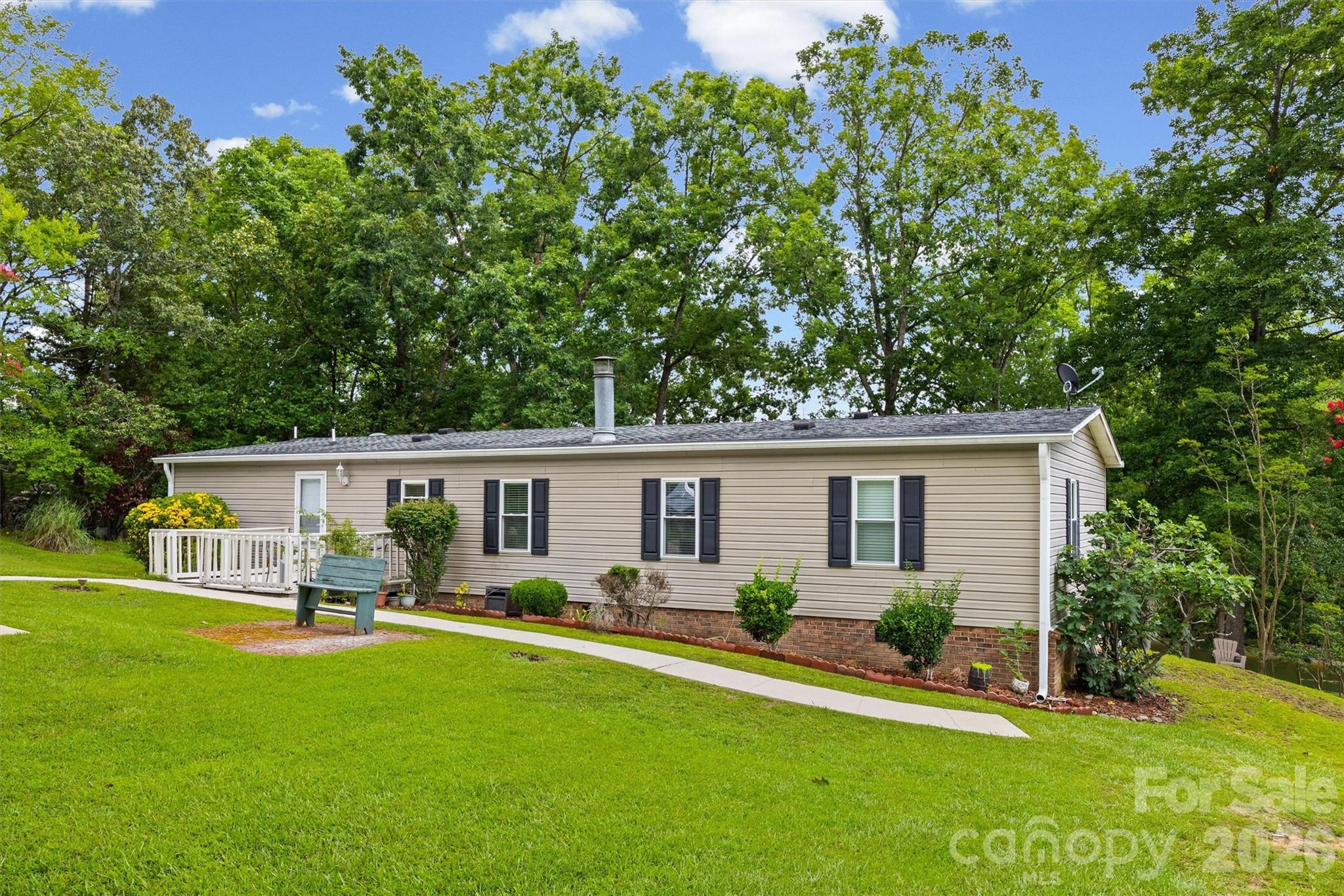 2071 Chameleon Road #156 — York
