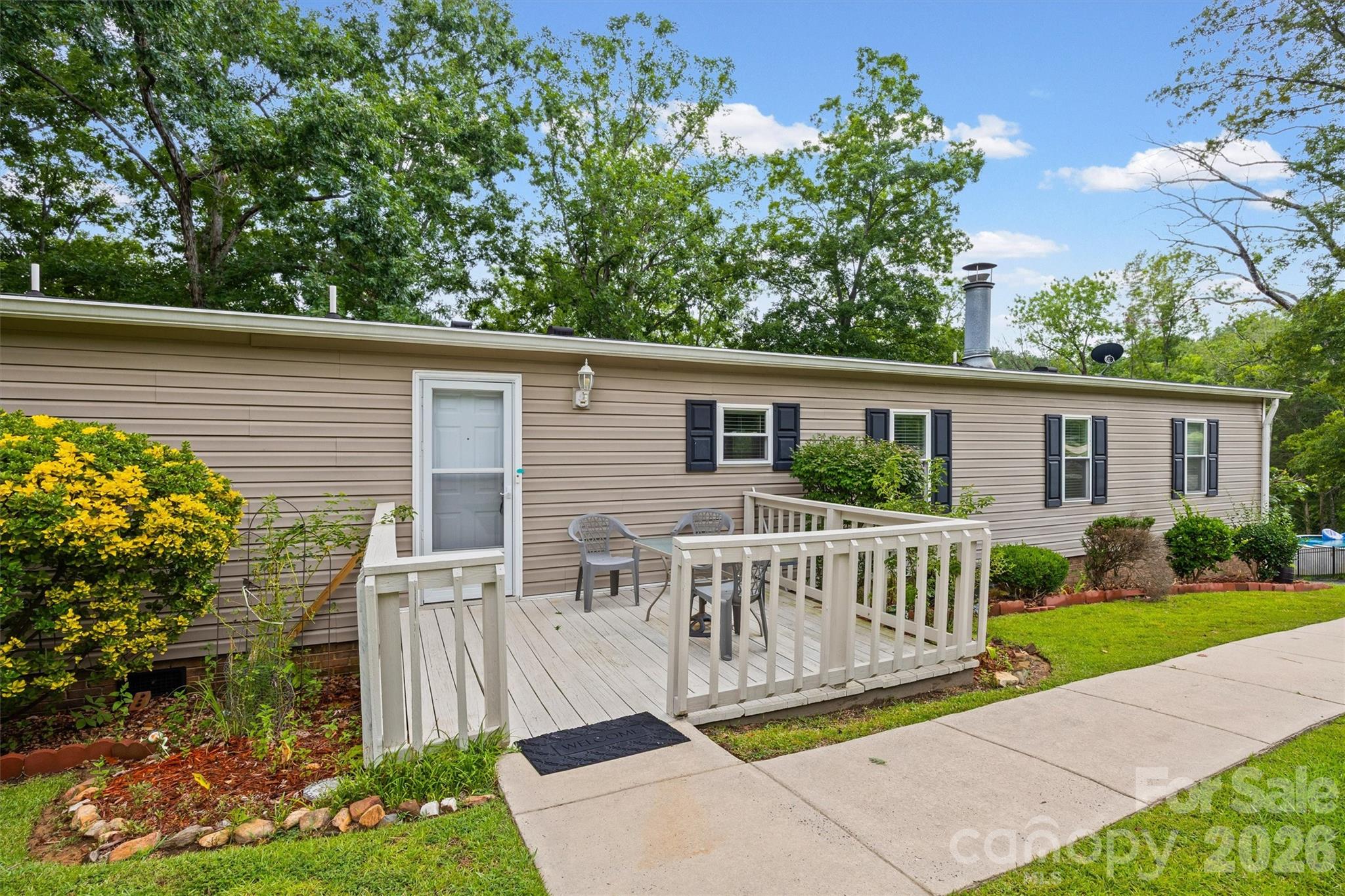 2071 Chameleon Road #156 — York