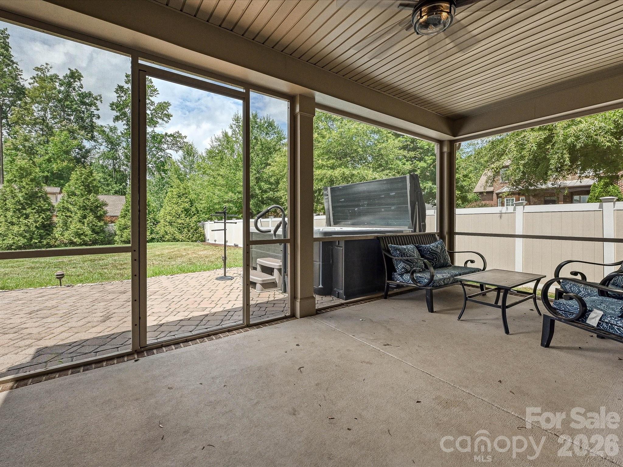 12902 Blakemore Avenue — Huntersville