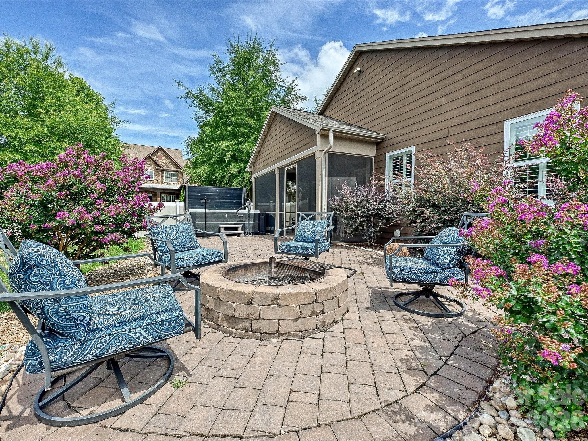 12902 Blakemore Avenue — Huntersville