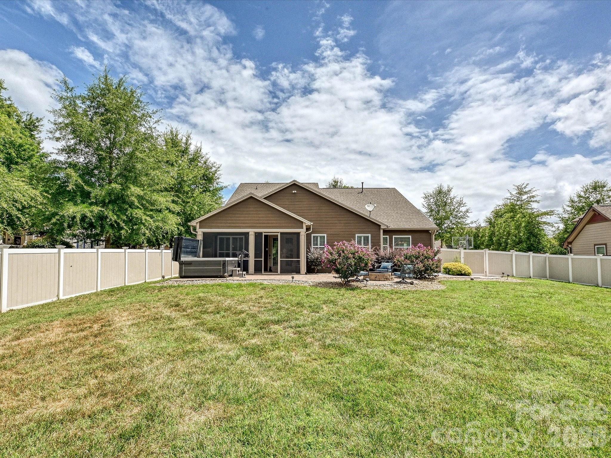 12902 Blakemore Avenue — Huntersville