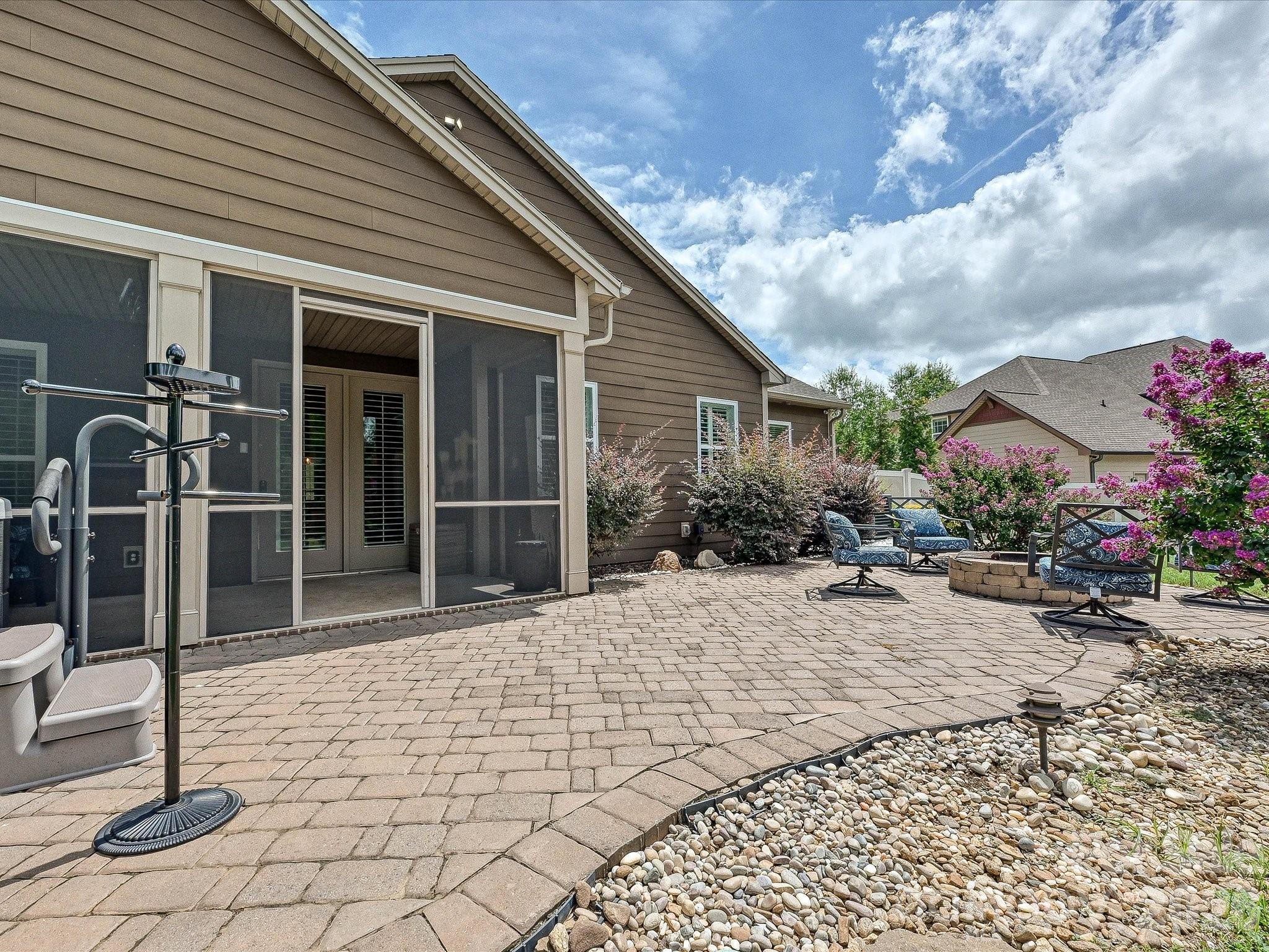 12902 Blakemore Avenue — Huntersville