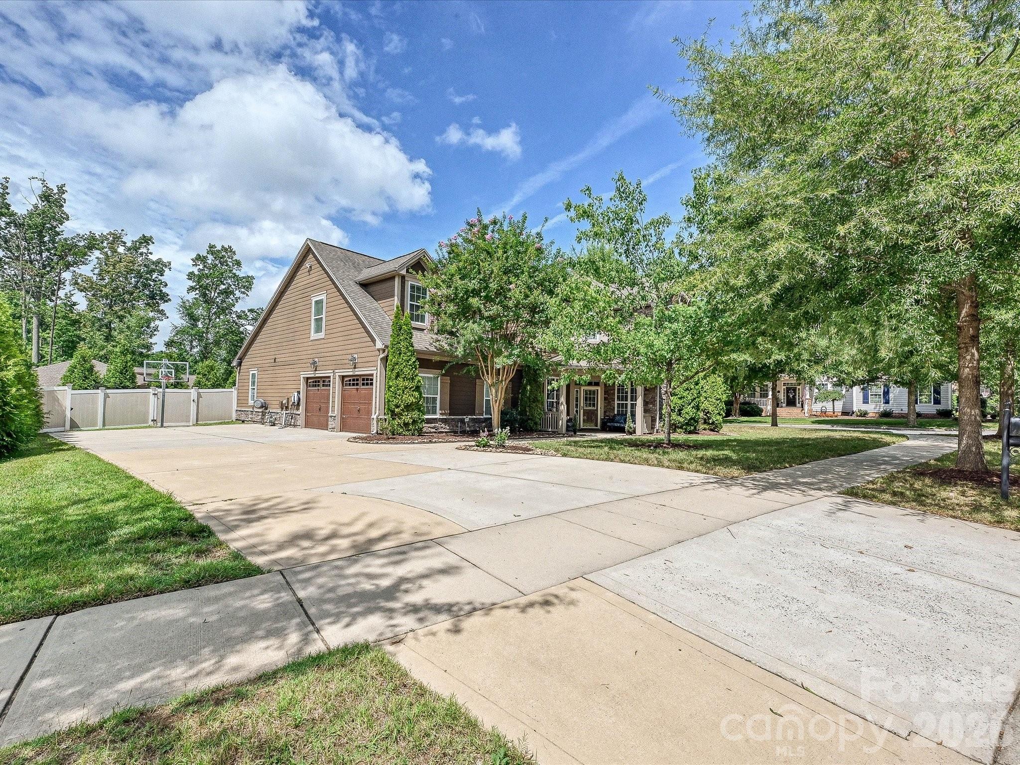 12902 Blakemore Avenue — Huntersville