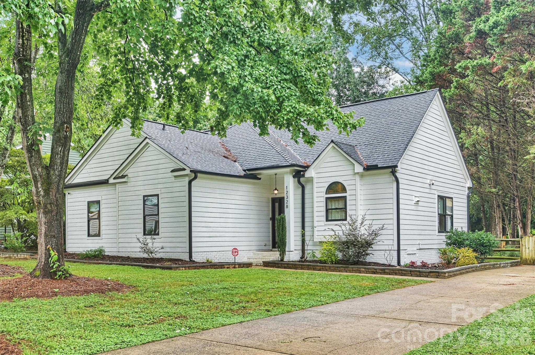 12328 Sparkling Way — Huntersville