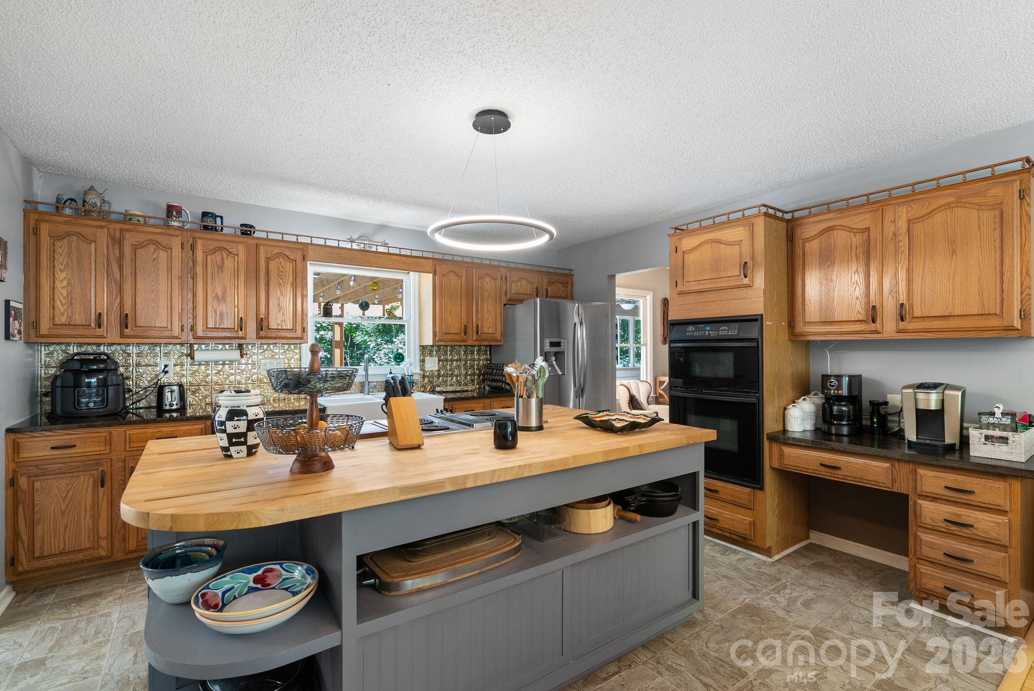 15 Forest Ridge Lane — Weaverville