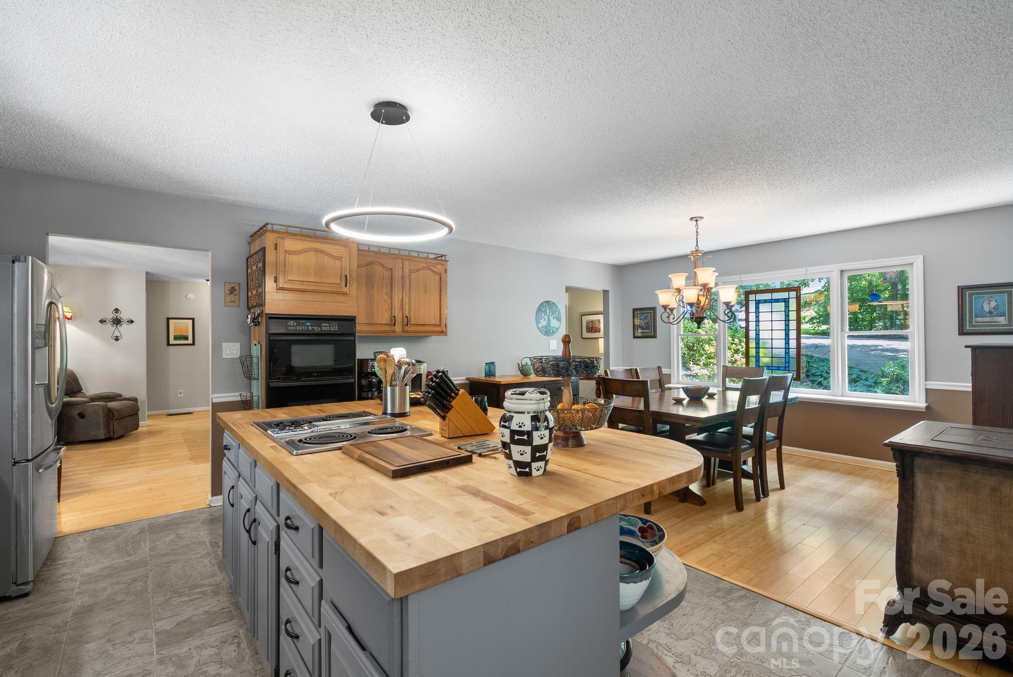 15 Forest Ridge Lane — Weaverville