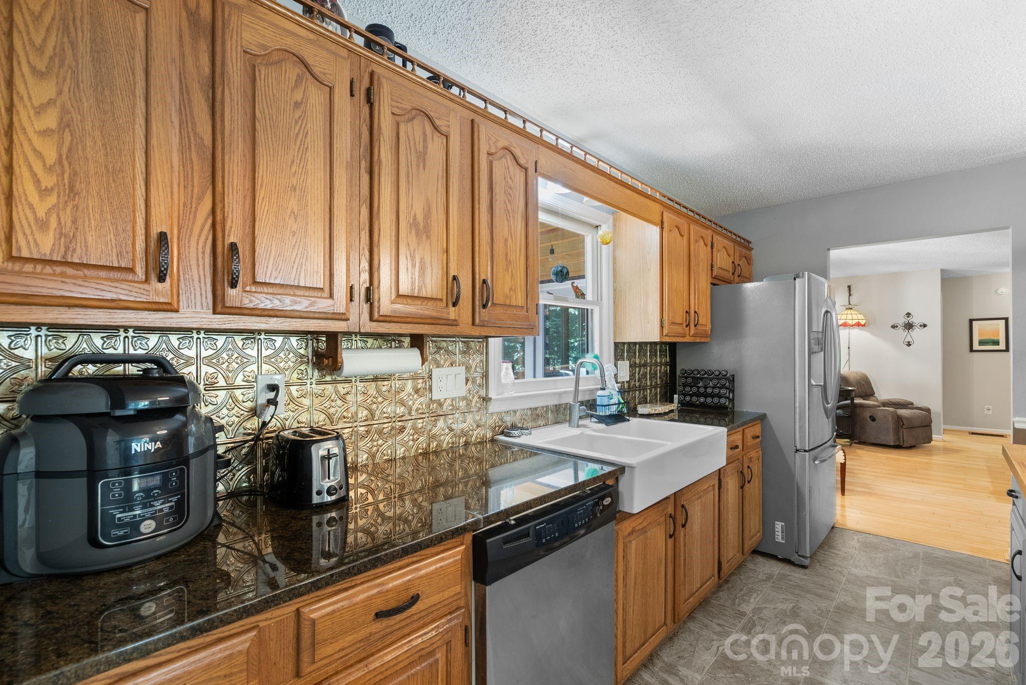 15 Forest Ridge Lane — Weaverville