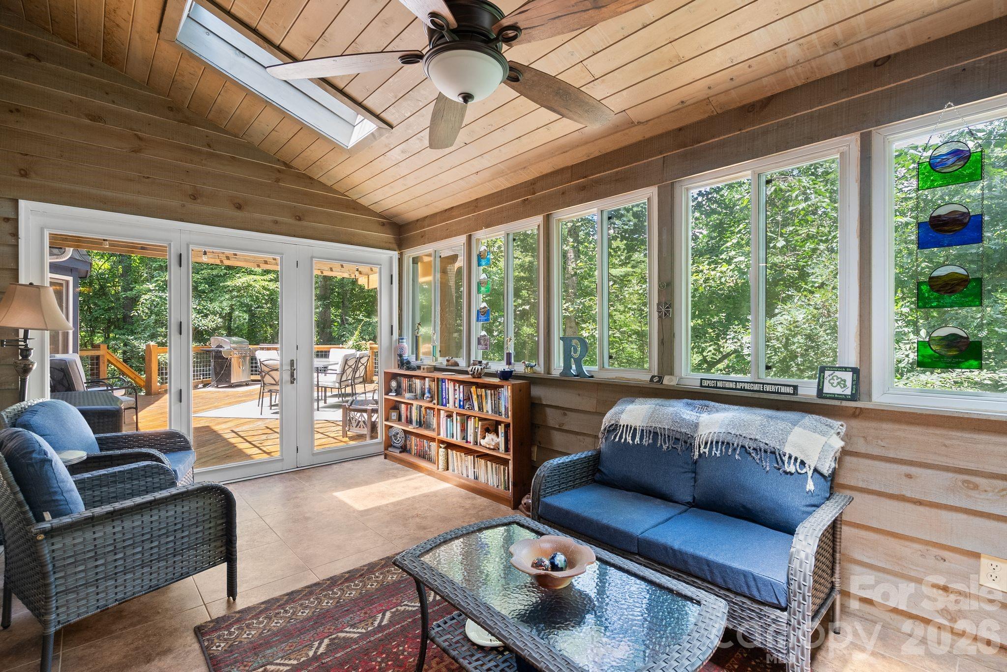15 Forest Ridge Lane — Weaverville