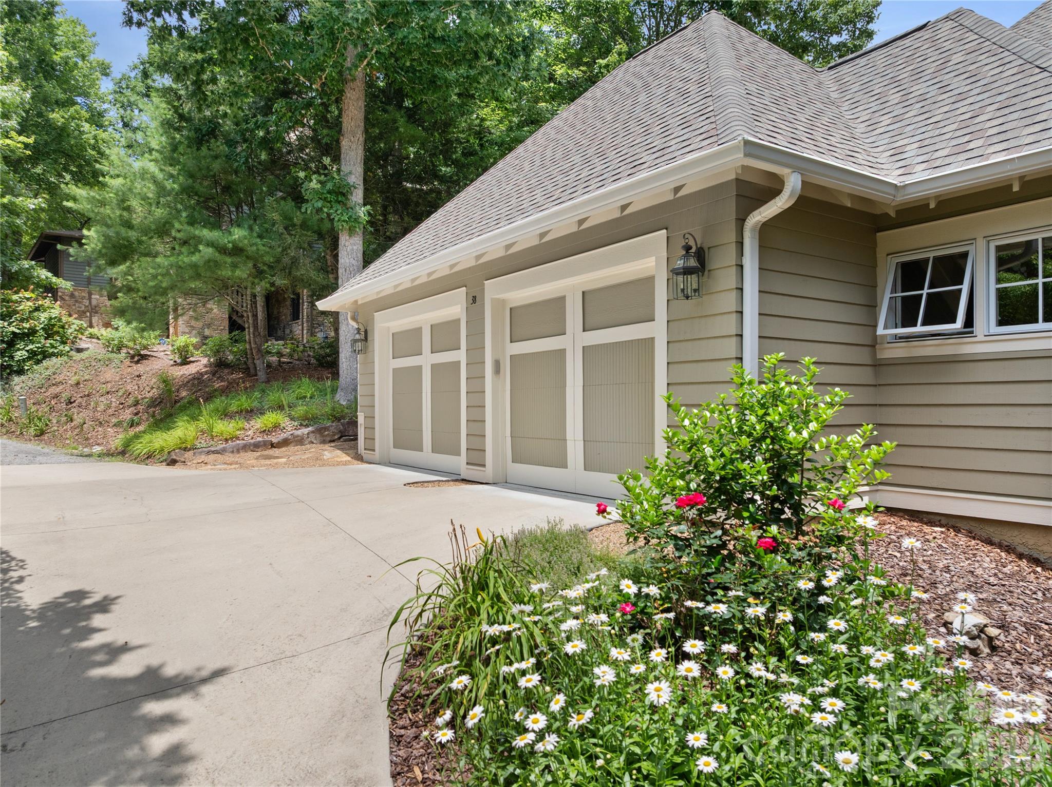 38 Cheshire Drive — Black Mountain