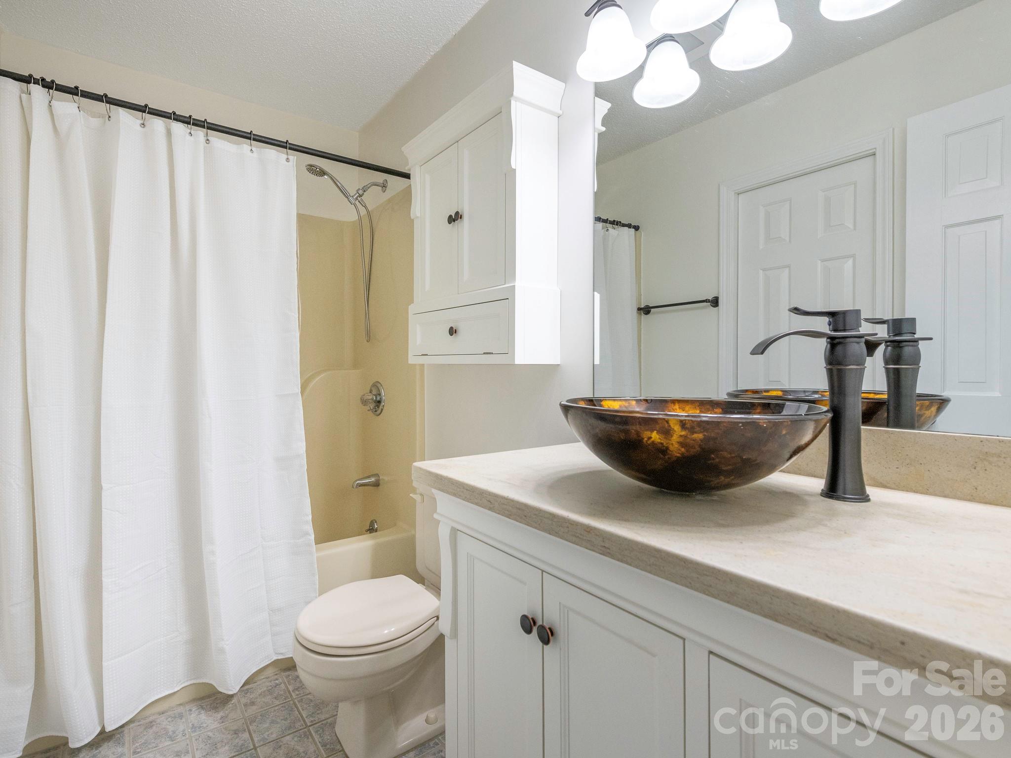 1005 Kenilworth Court NW — Concord