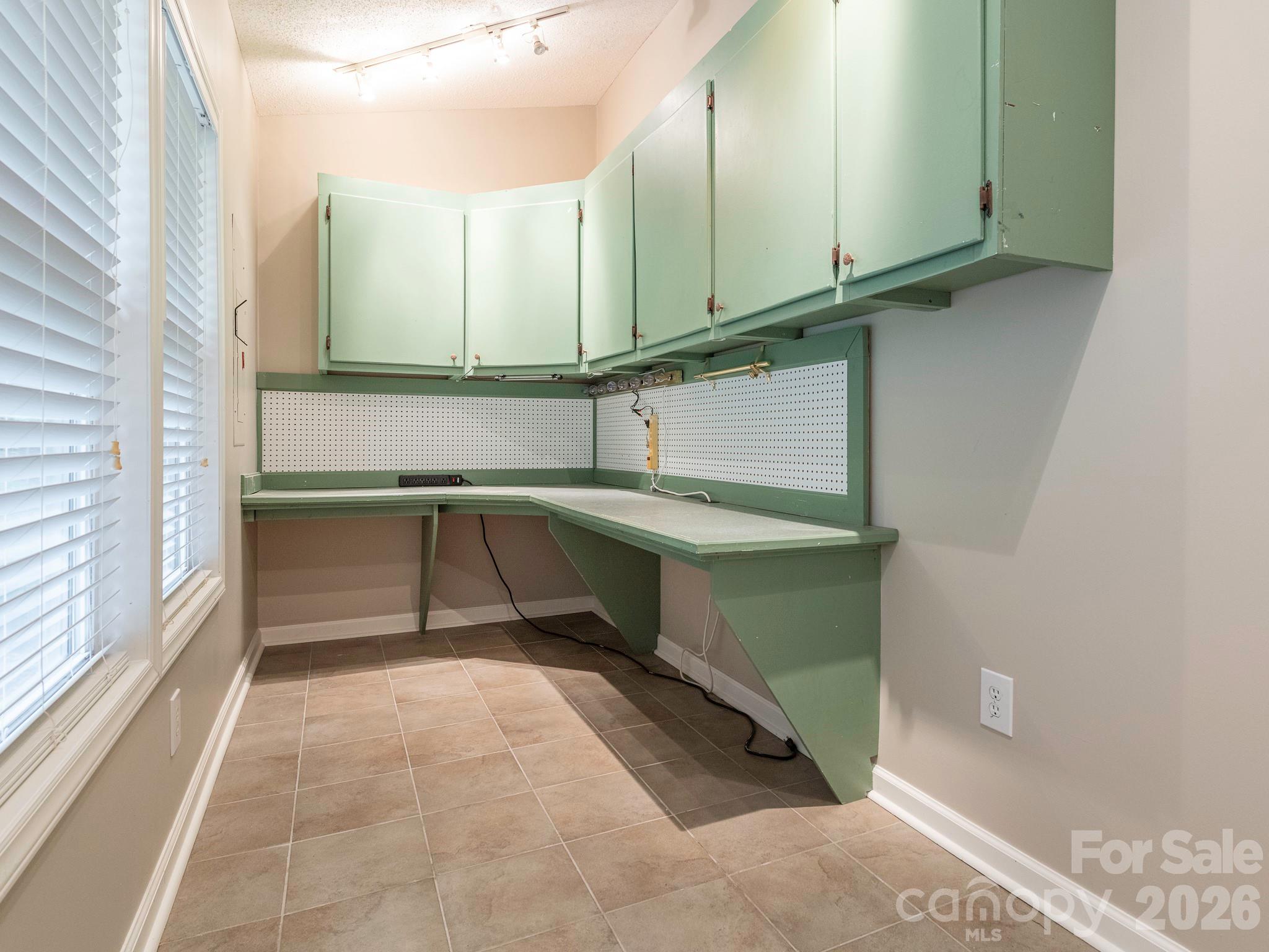 1005 Kenilworth Court NW — Concord