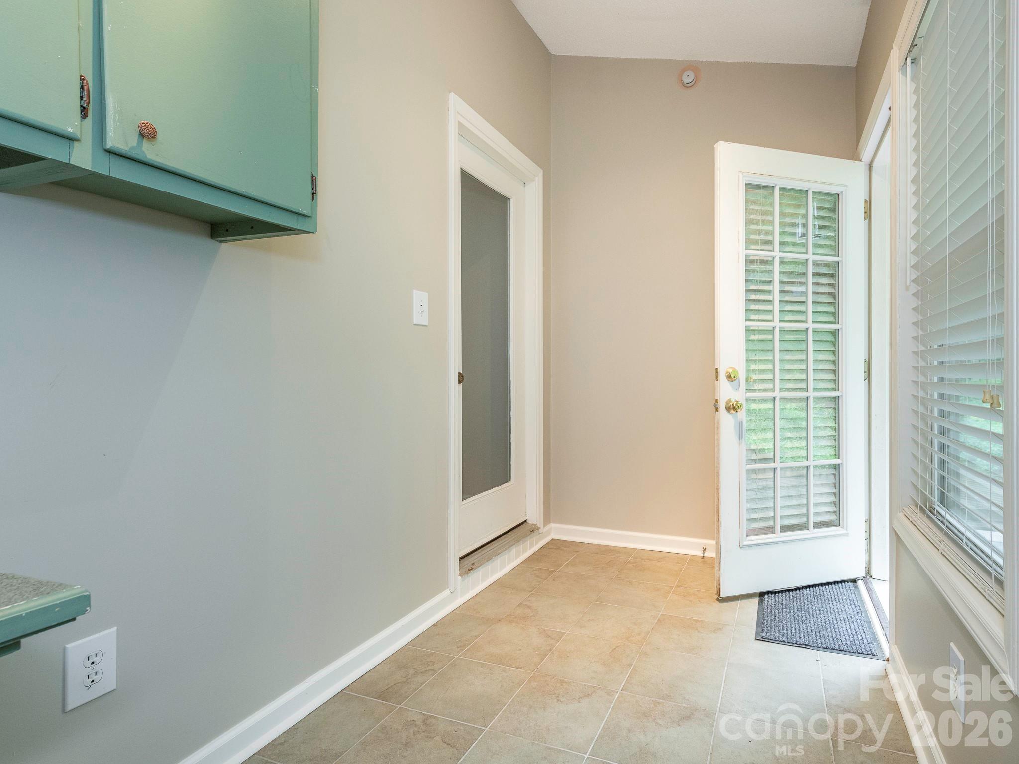 1005 Kenilworth Court NW — Concord