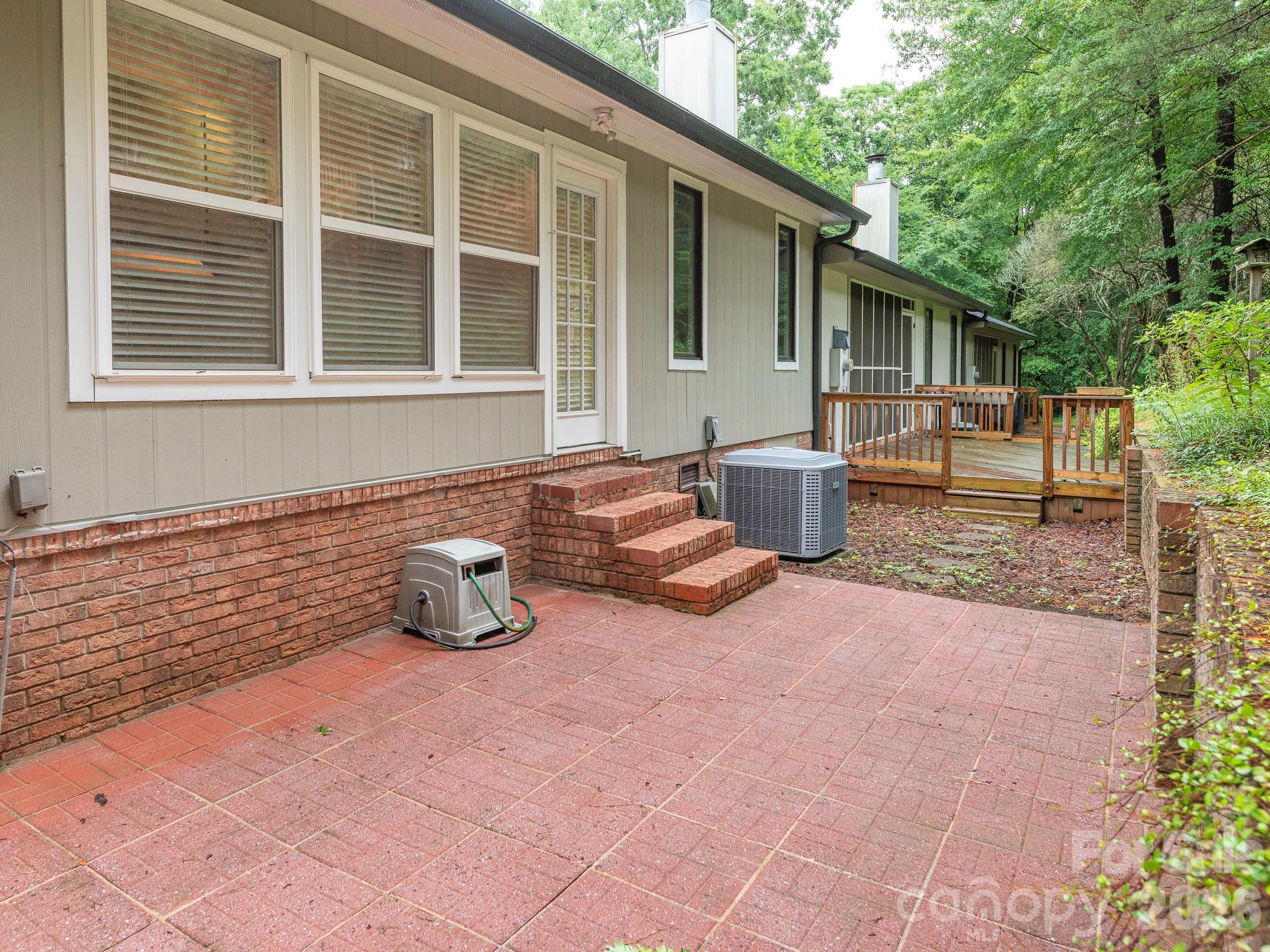 1005 Kenilworth Court NW — Concord