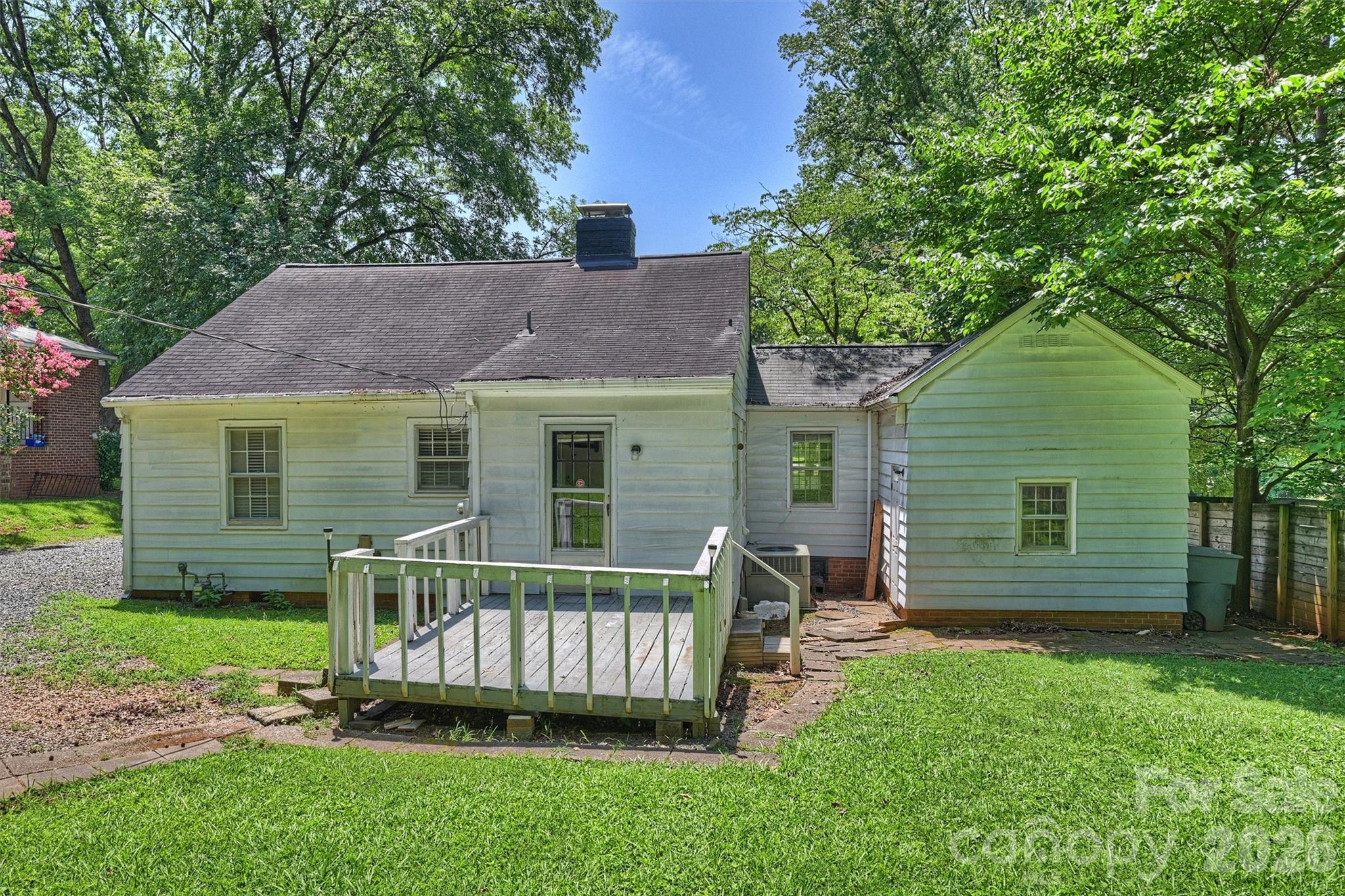 1211 Woodland Drive — Charlotte