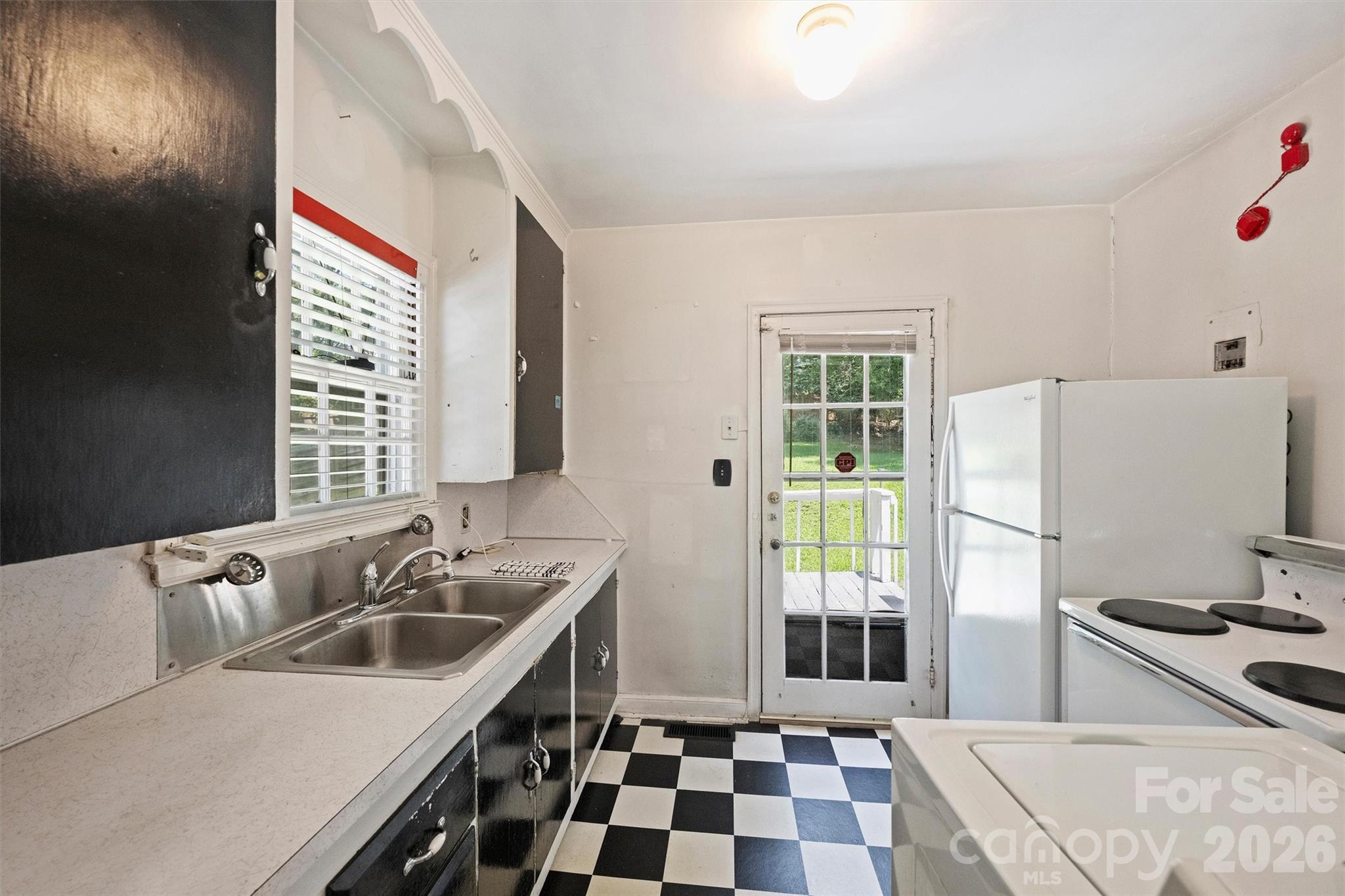 1211 Woodland Drive — Charlotte