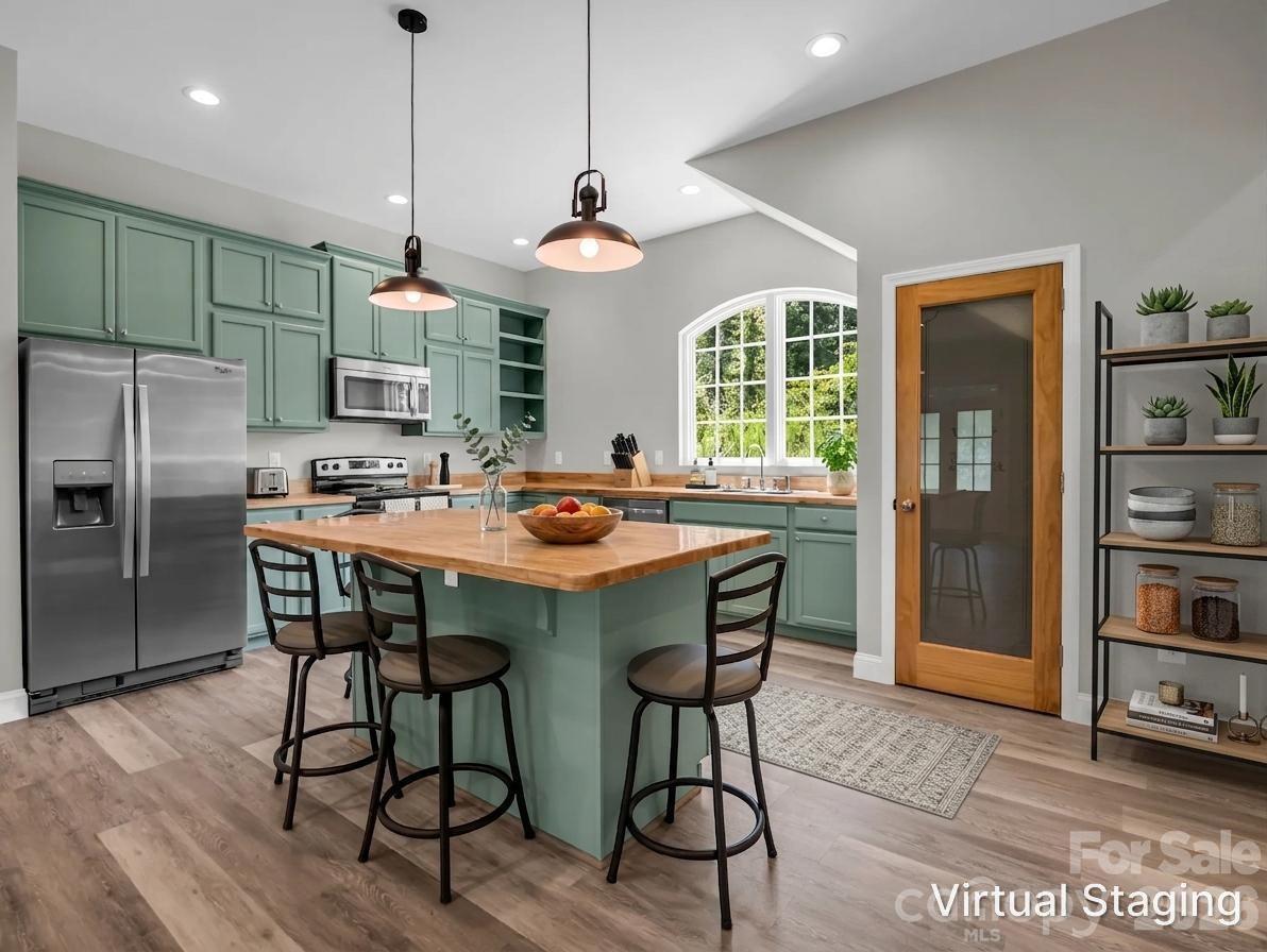 122 John Warren Drive — Forest City