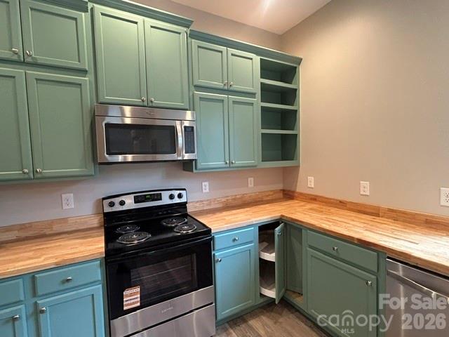 122 John Warren Drive — Forest City