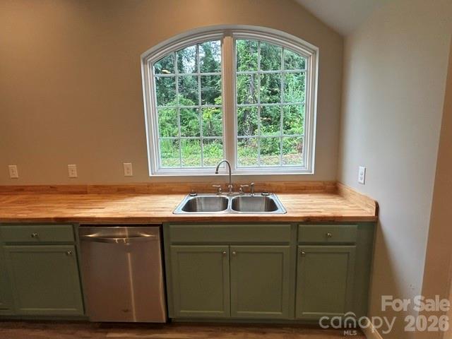 122 John Warren Drive — Forest City