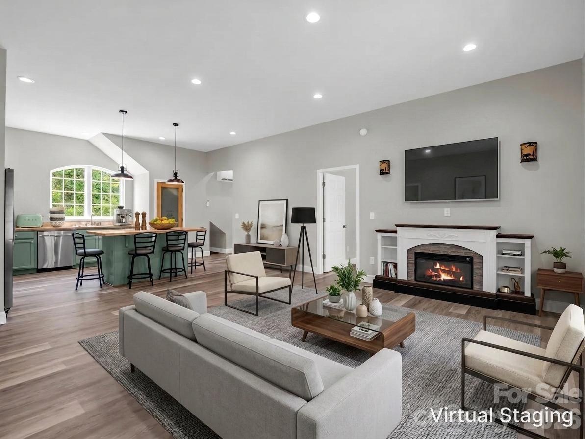 122 John Warren Drive — Forest City