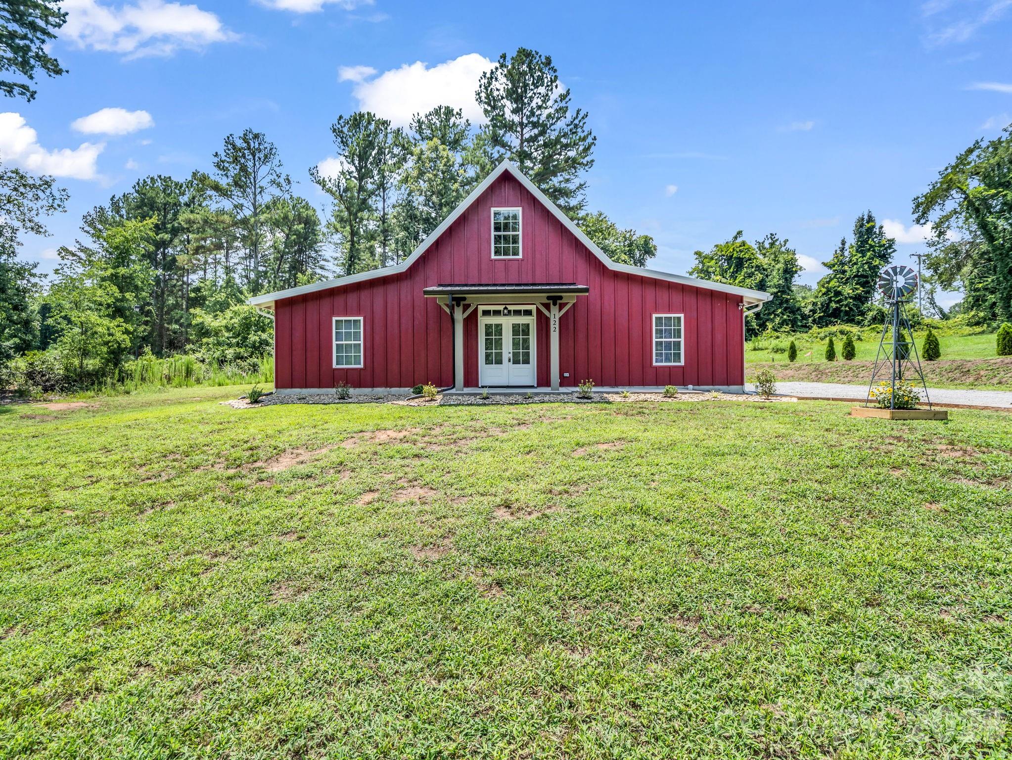 122 John Warren Drive — Forest City