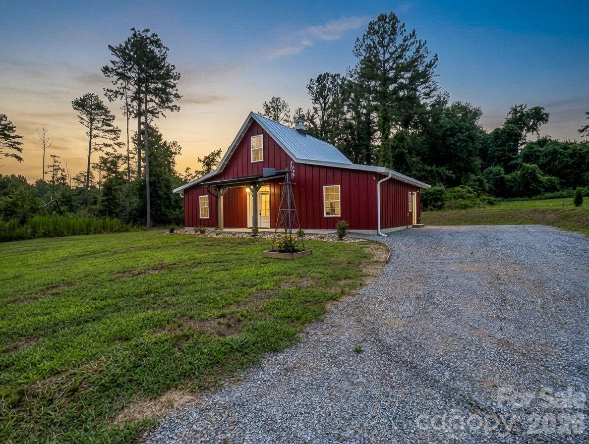 122 John Warren Drive — Forest City