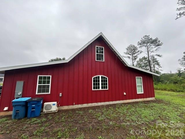 122 John Warren Drive — Forest City