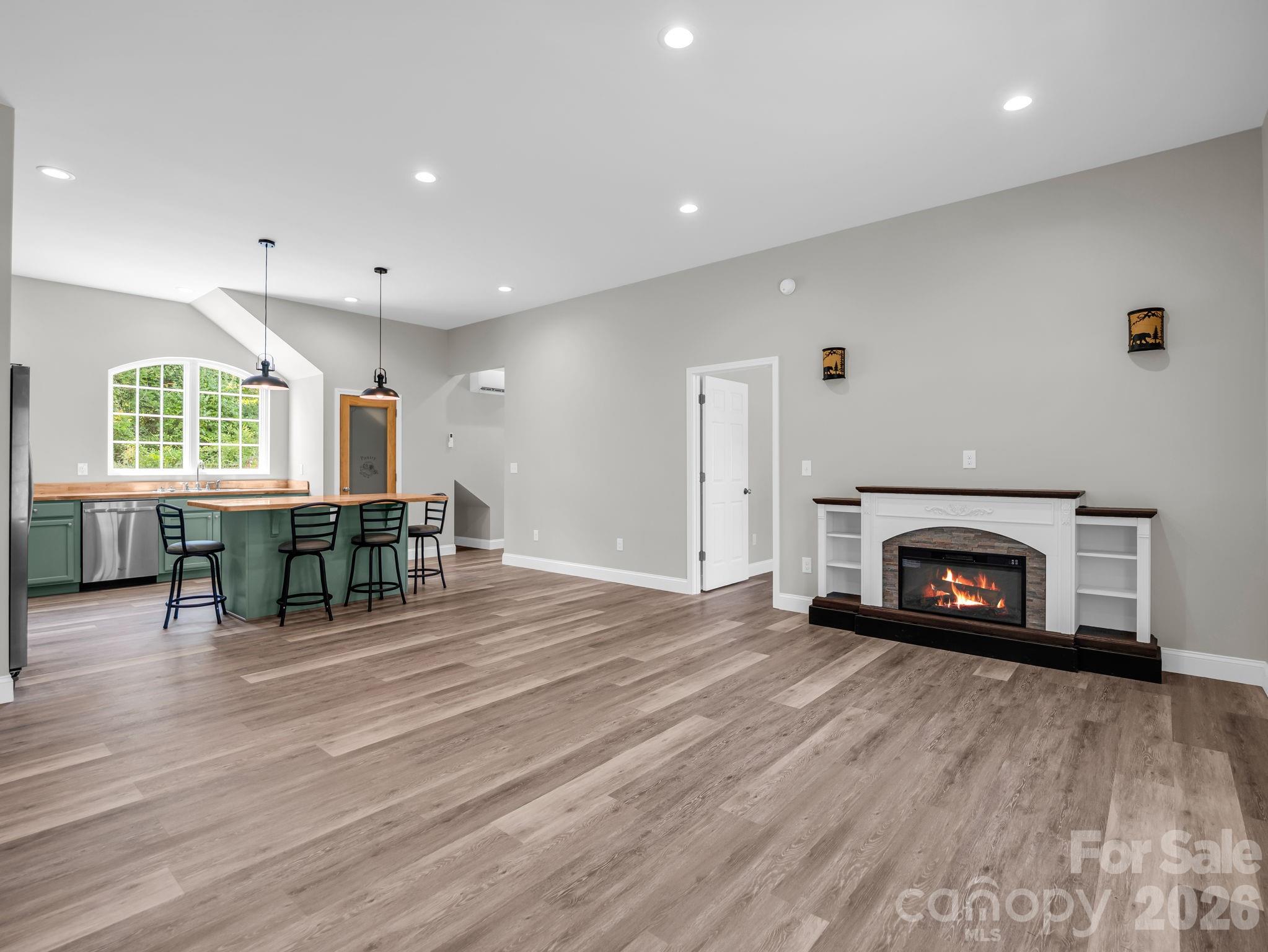 122 John Warren Drive — Forest City