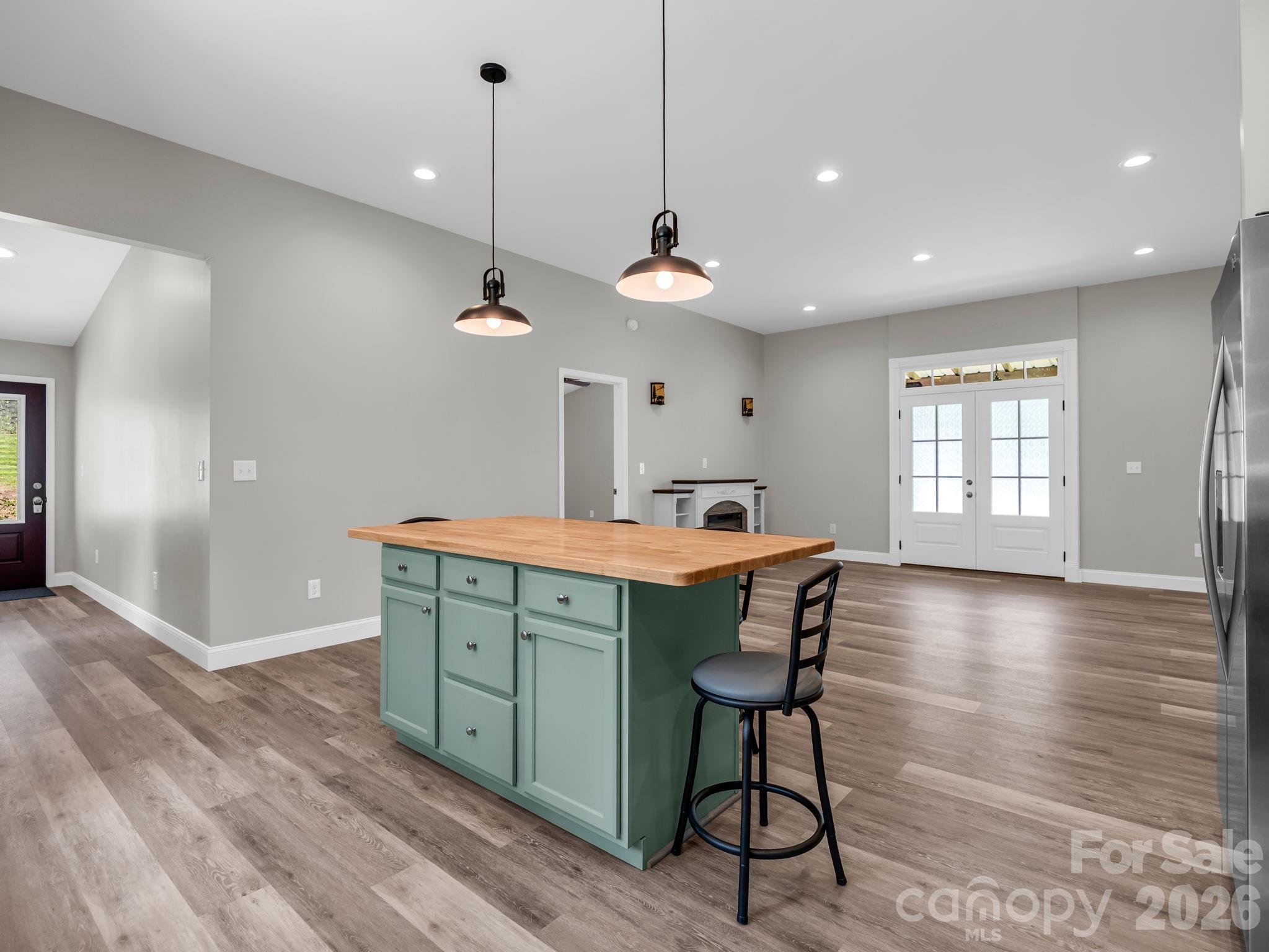 122 John Warren Drive — Forest City