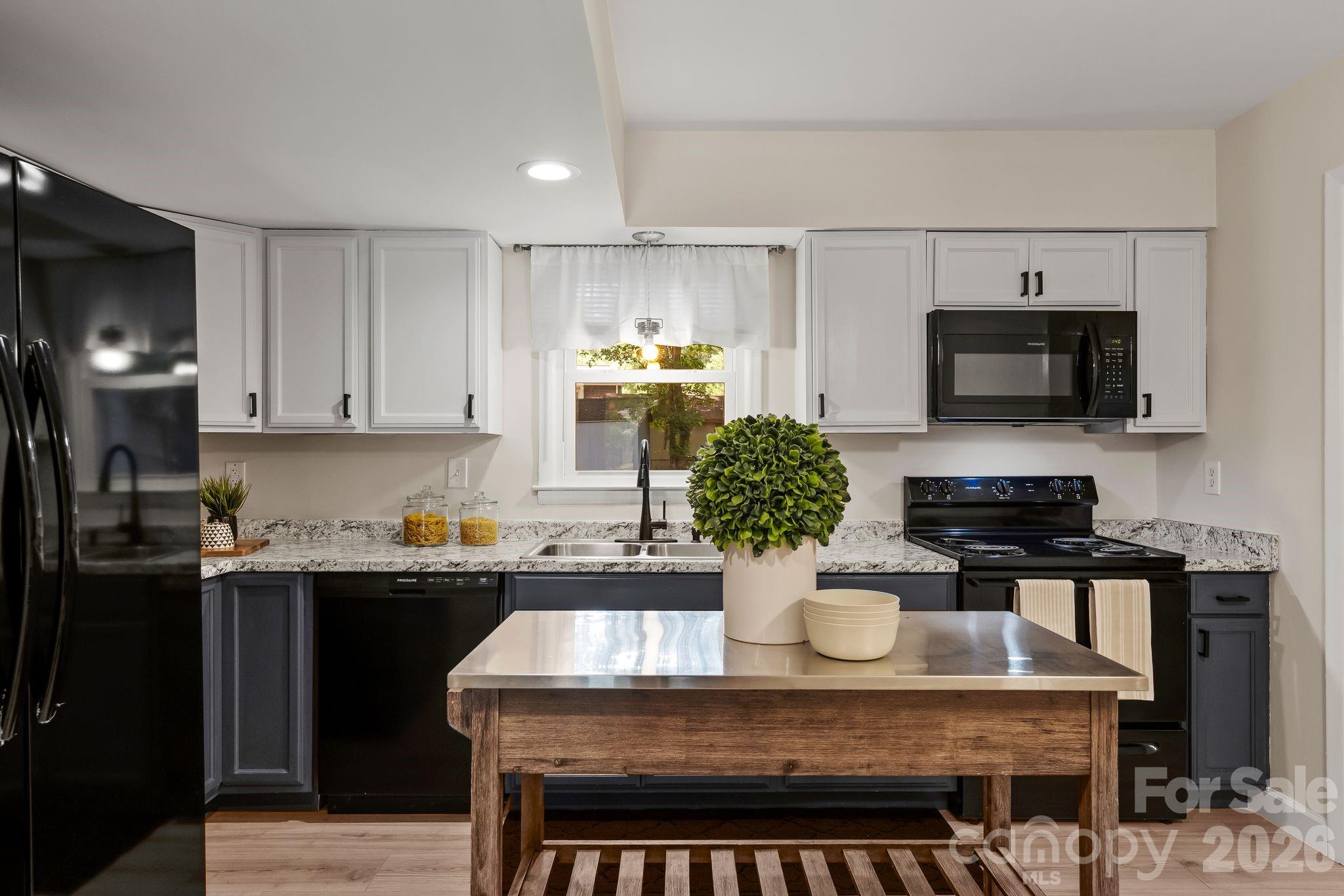 6435 Bridlewood Lane — Charlotte