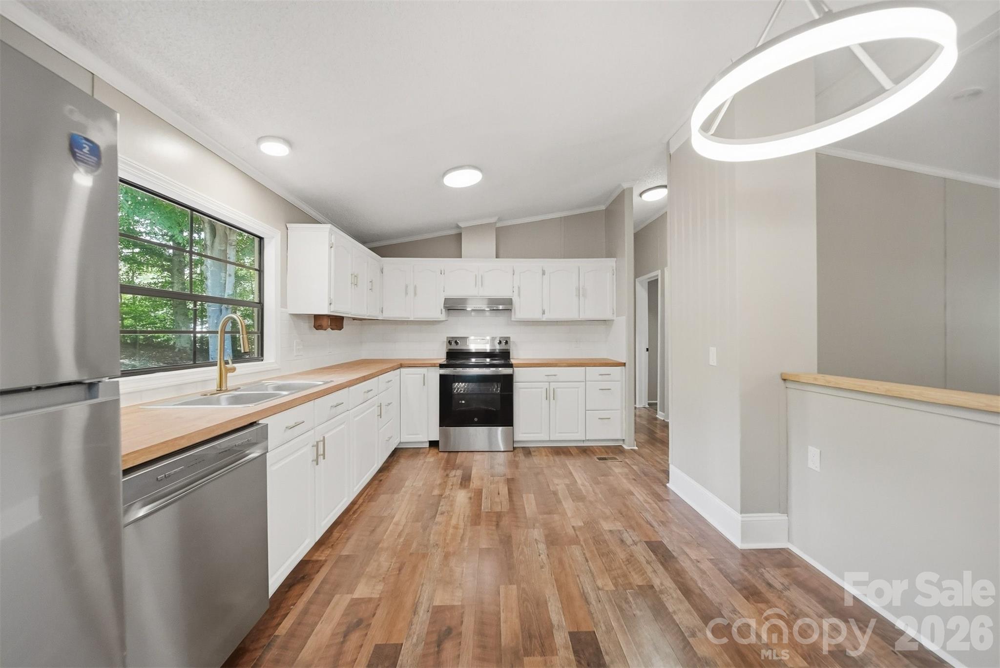 4944 Largo Court — Conover