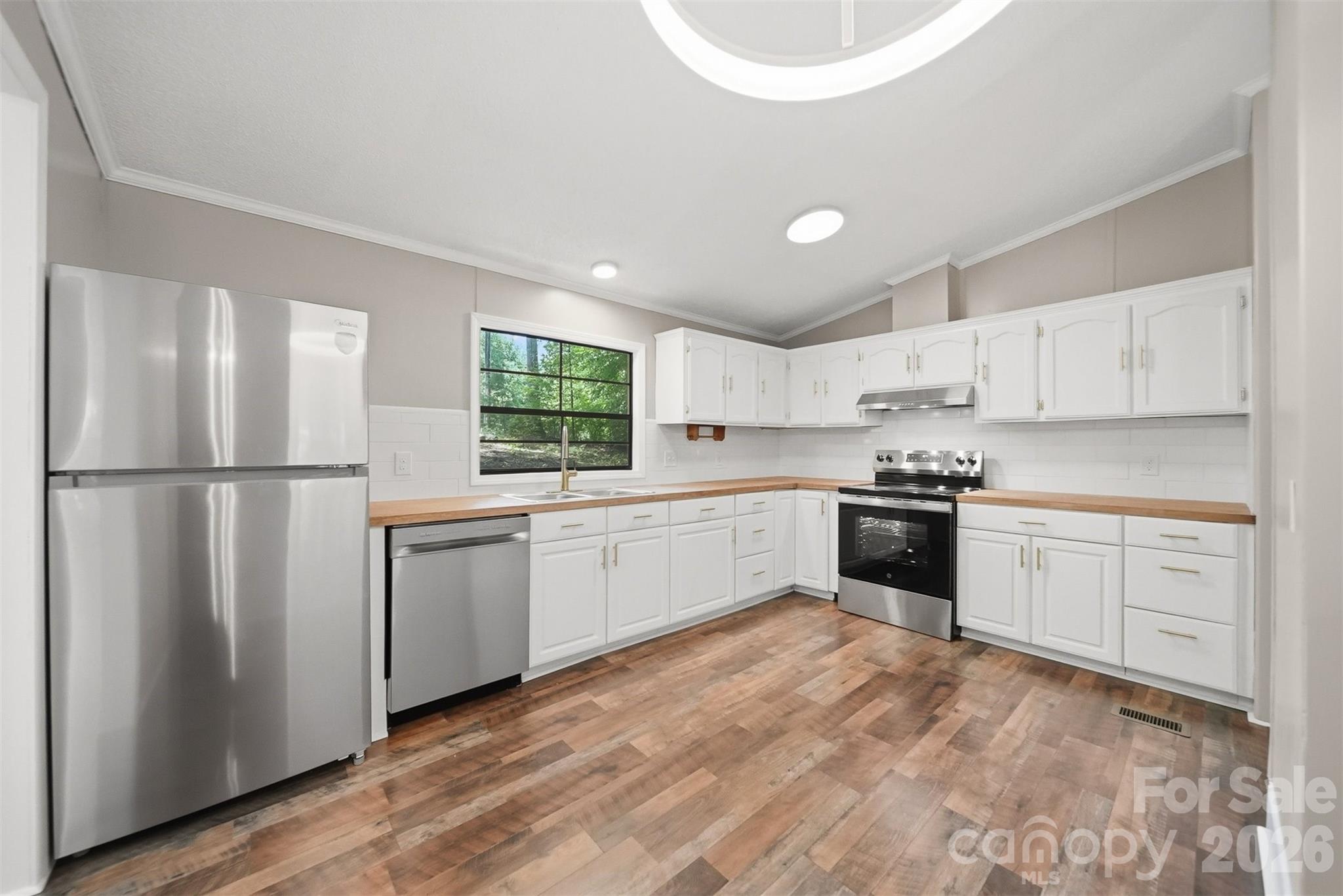 4944 Largo Court — Conover