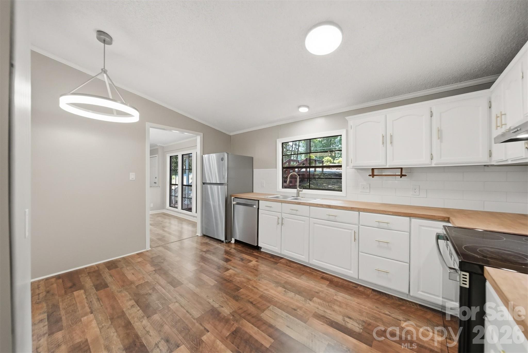 4944 Largo Court — Conover