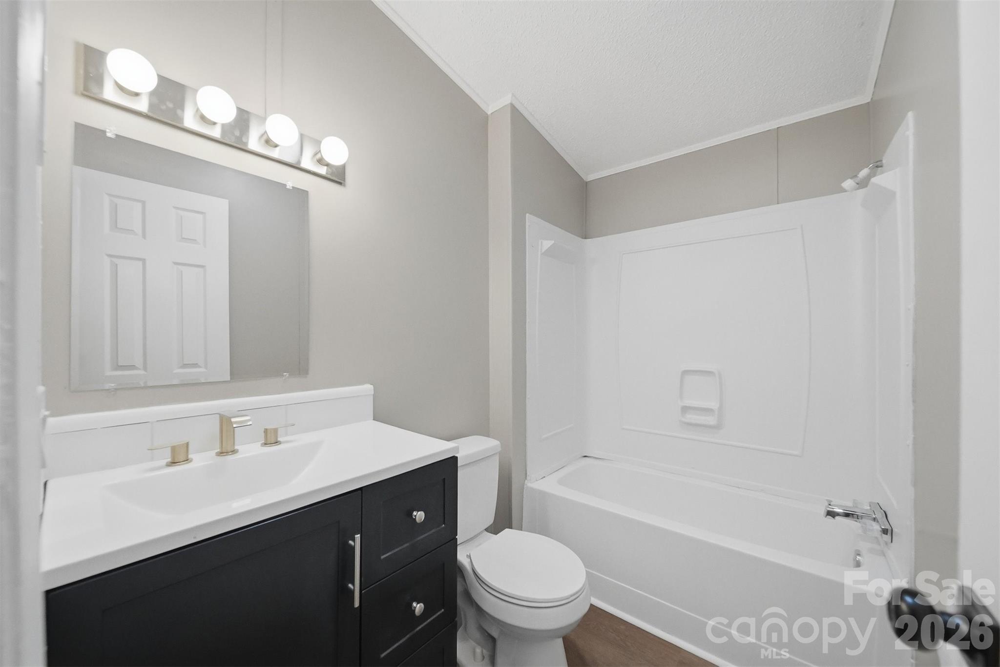 4944 Largo Court — Conover