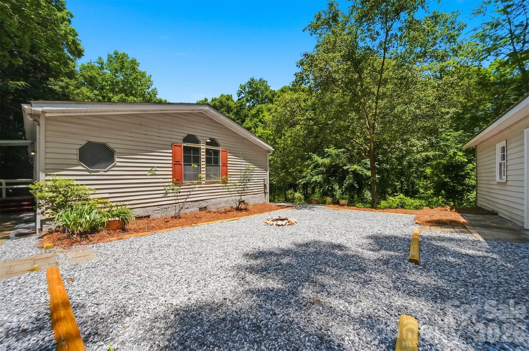 4944 Largo Court — Conover