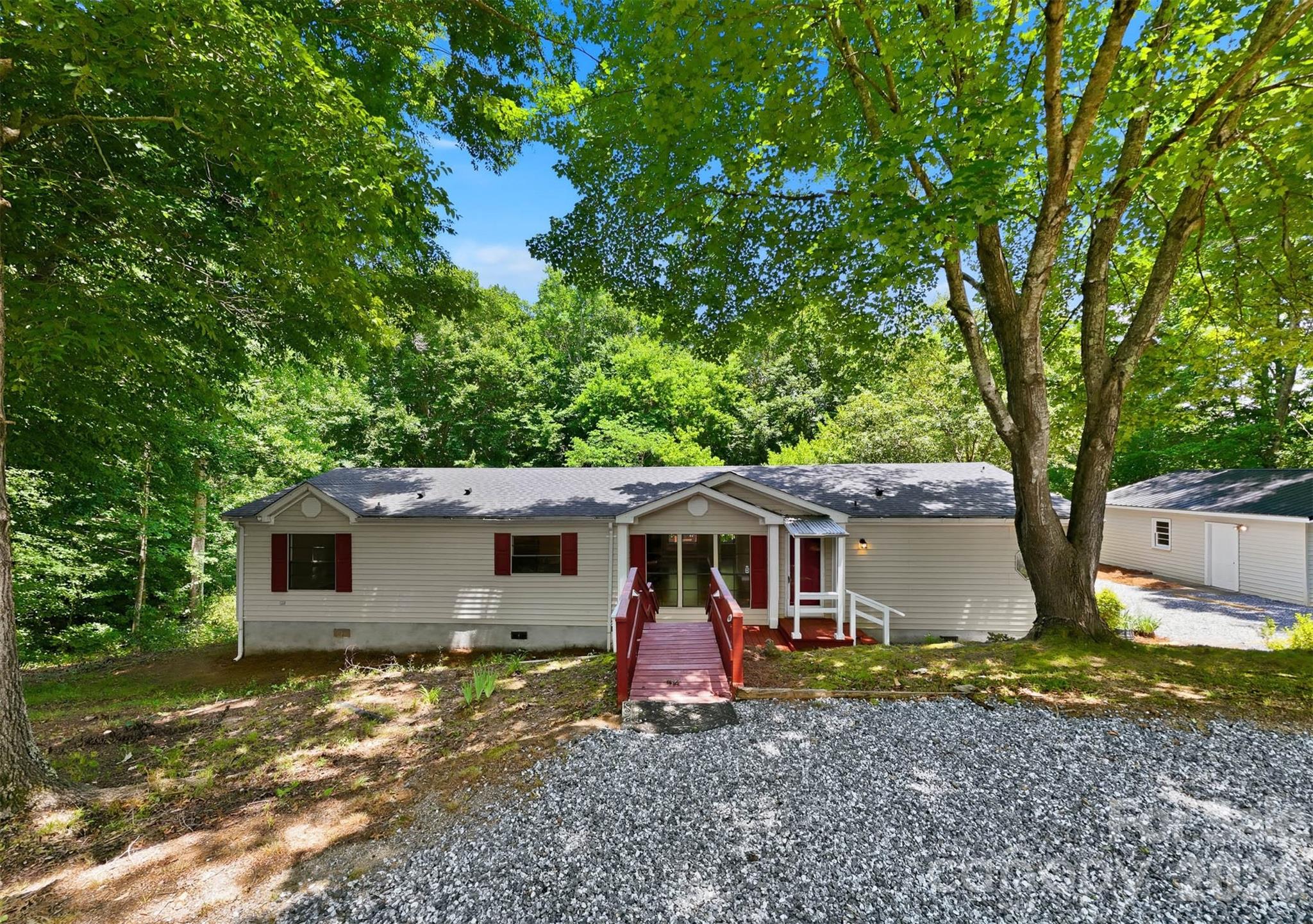 4944 Largo Court — Conover