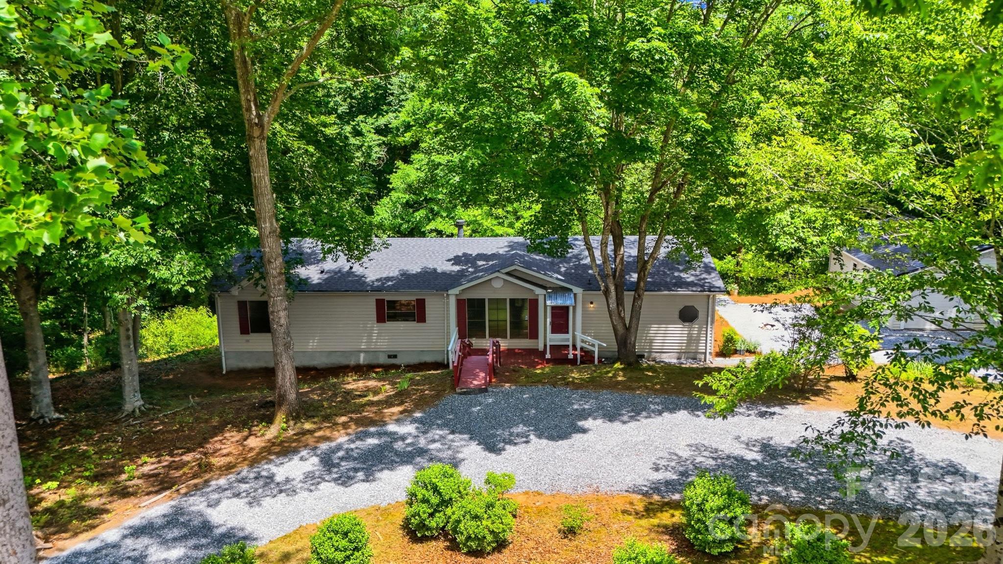 4944 Largo Court — Conover