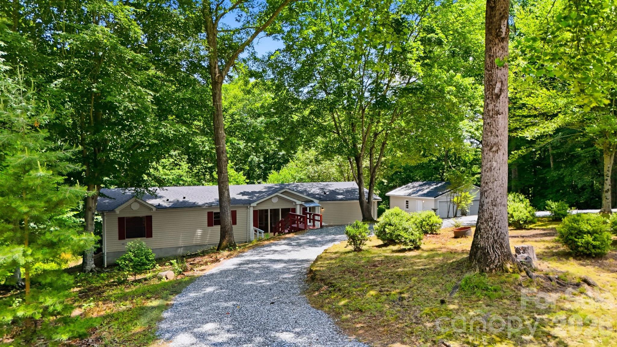 4944 Largo Court — Conover
