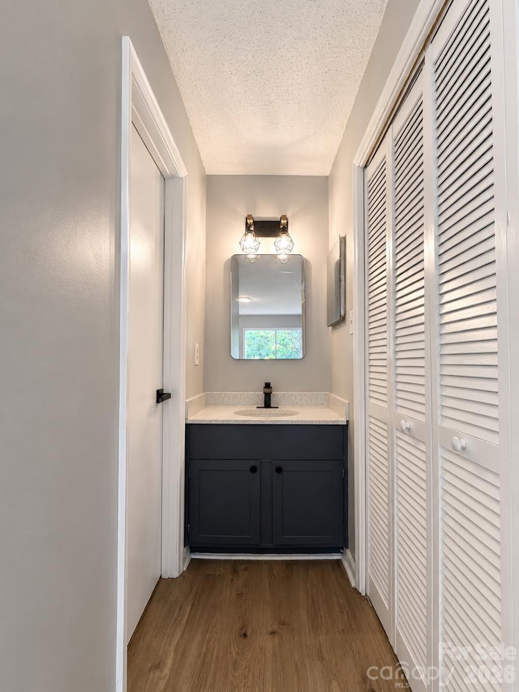 6101 honeysuckle Lane — Charlotte